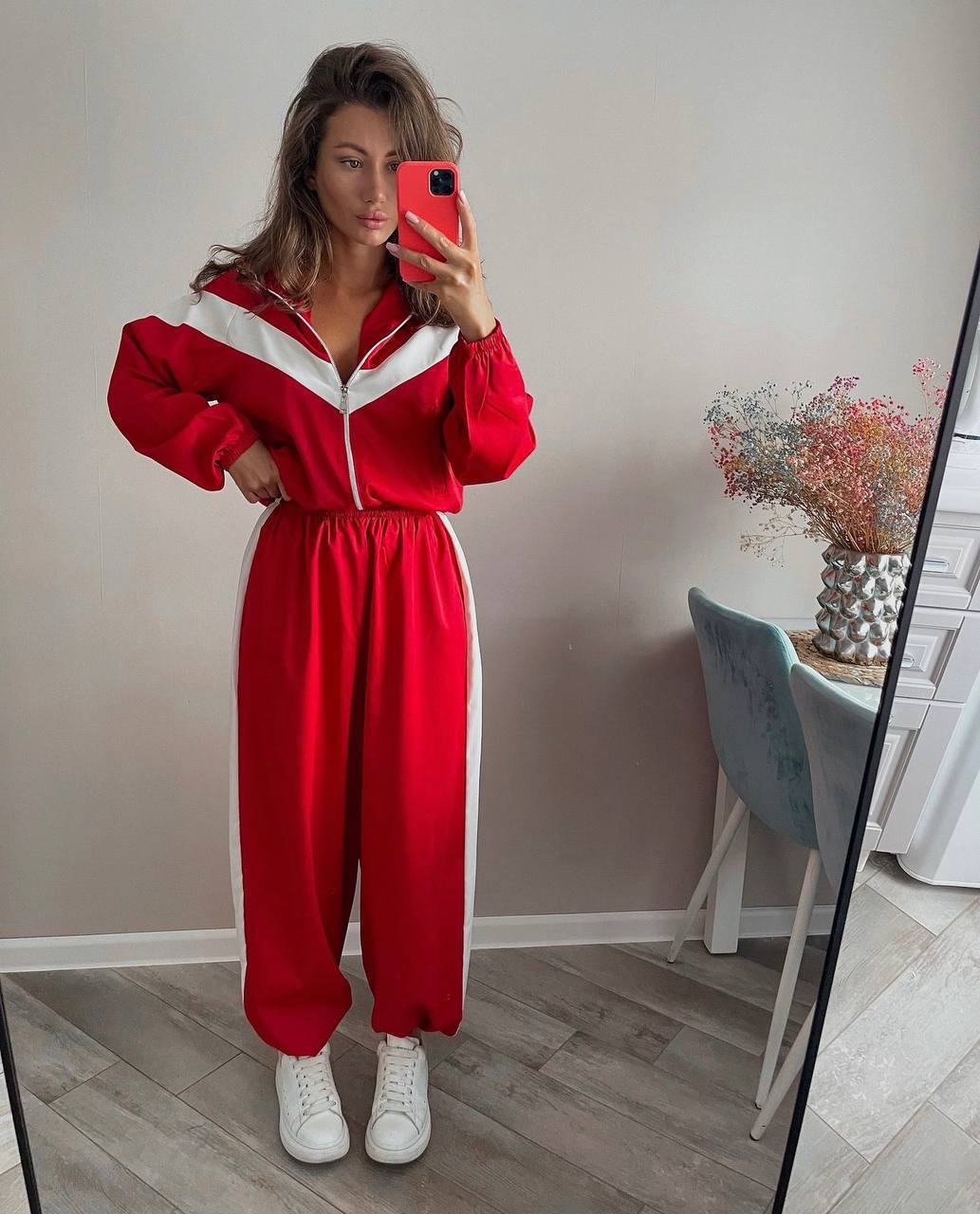 1660-chervonyy.jpg Жіночий двокольоровий костюм із плащівки Oversize